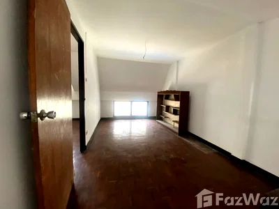 Townhouses for sale Tesco Lotus Extra Rama 4 : 5 Bedroom Townhouse for sale in Khlong Toei Nuea, Bangkok  6785174