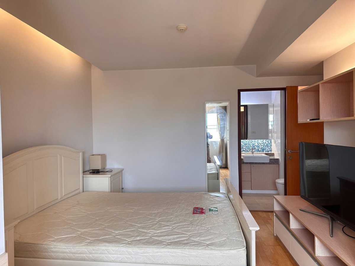 picture Residence                         52  - 8/18