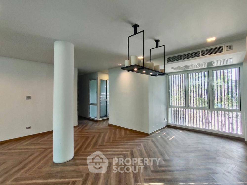 รูป คอนโด 3 ห้องนอน 650 ตร.ม. Prompak Gardens ใกล้ BTS พร้อมพงษ์ (ID 1032317) - รูปที่ 31/48