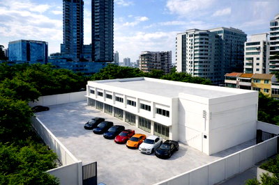 Factory for rent Rajamangala University of Technology Krungthep : 			800m Bangkok Christian Sch. Sathorn almost half Rai 160sq.wah. BTS Surasak 189m Showrooms 4Beds 4Baths  Area 160 sq wa equal to 822 sq m          
