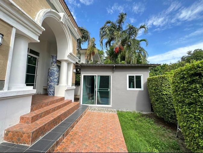 4-bed house for rent, 300 sqm, 94.5 sq wah, Nantawan Suanluang Rama 9