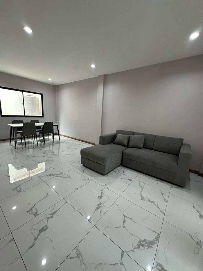 รูป 🏡✨ ให้เช่าทาวน์โฮม 3 ชั้น Siri House รัชดา 18 | ลาดพร้าว 80 เฟอร์ครบพร้อมอยู่ - รูปที่ 2/14