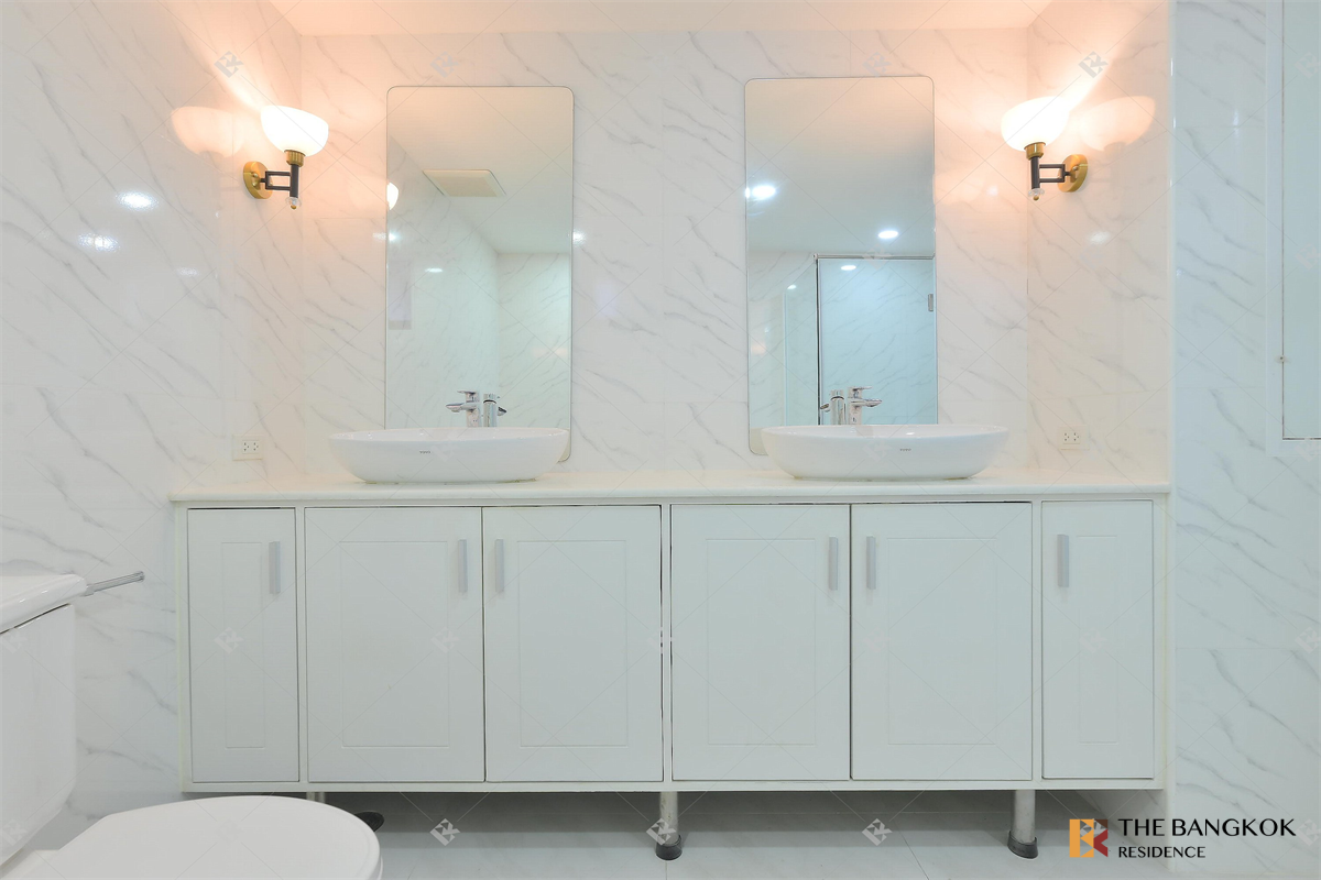 picture Ruamsuk Condominium Ready-to-move-in Condo at an Amazing Price!! - 4/10