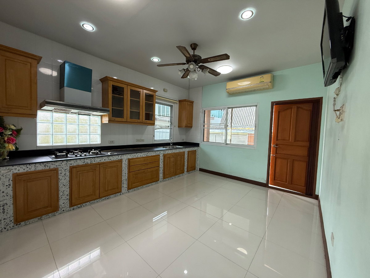 รูป บ้านเดี่ยว 75ตร.วา ใกล้รพ ชลบุรี 5 นอน จอดรถ5 คัน - รูปที่ 6/17