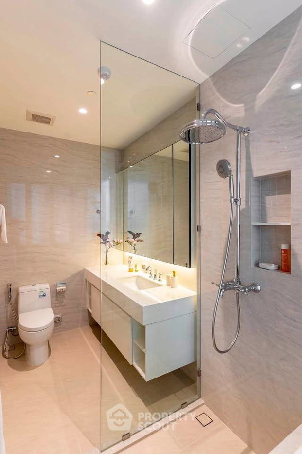 picture 1-BR Condo at Muniq Langsuan near BTS Ratchadamri (ID 3123002) - 12/12