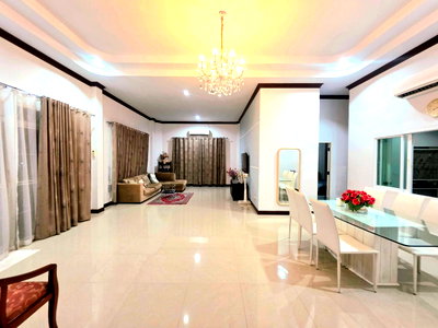 เช่าบ้านเดี่ยว สัตหีบ ชลบุรี : ให้เช่ารายวัน บ้านสวยหลังใหญ่ แอร์ทั้งหลัง พักได้ 10 ท่าน     
