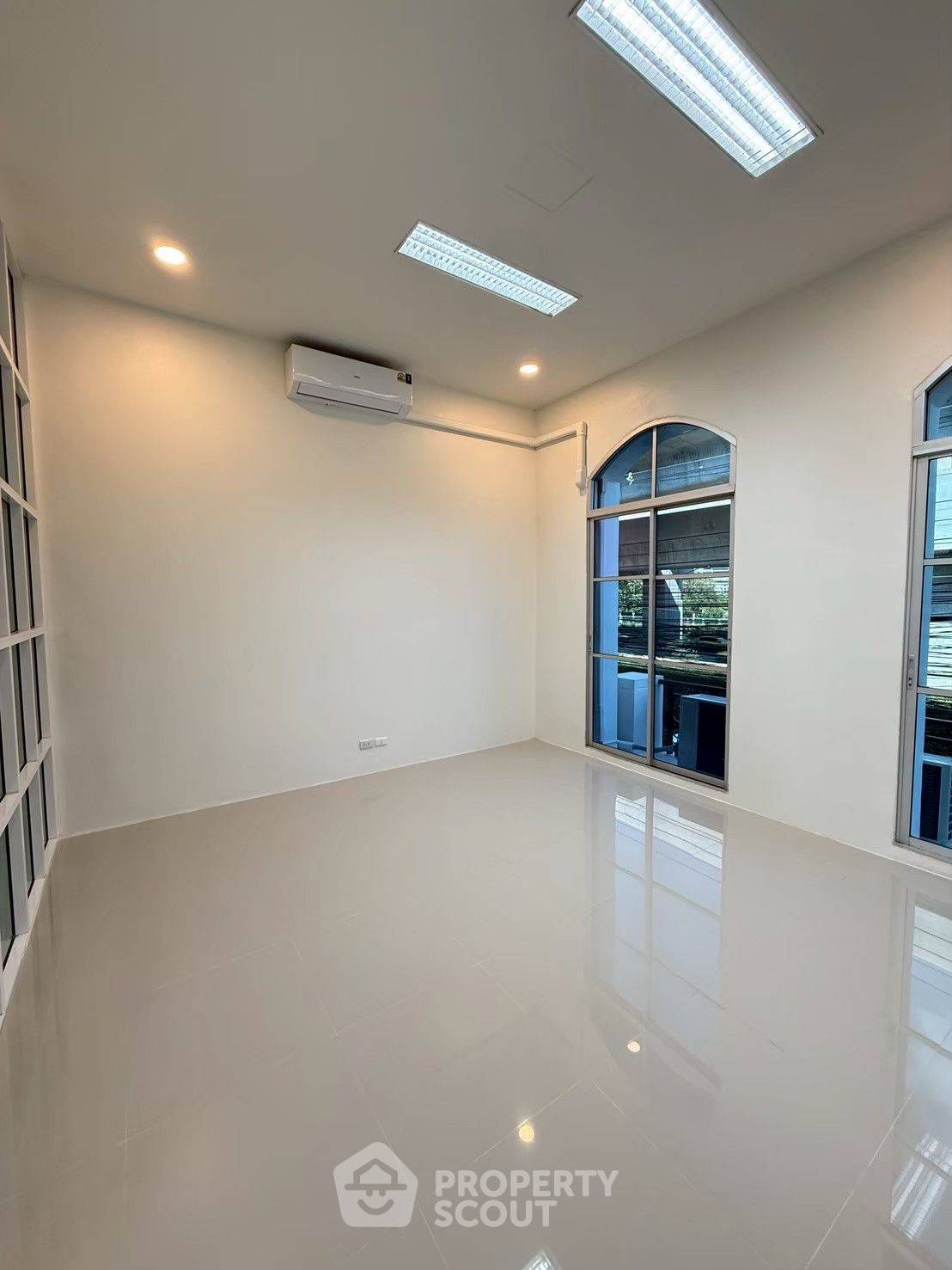 ให้เช่าทาวน์โฮม 4 ห้องนอน 400 ตร.ม. 100 ตร.ว. บ้านกลางเมืองมอลติ - คาโล