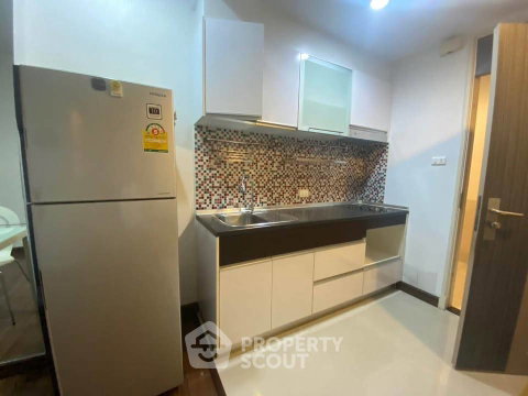 1-BR Condo at Supalai Lite Sathorn-Charoenrat in Bang Khlo (ID 3315680)