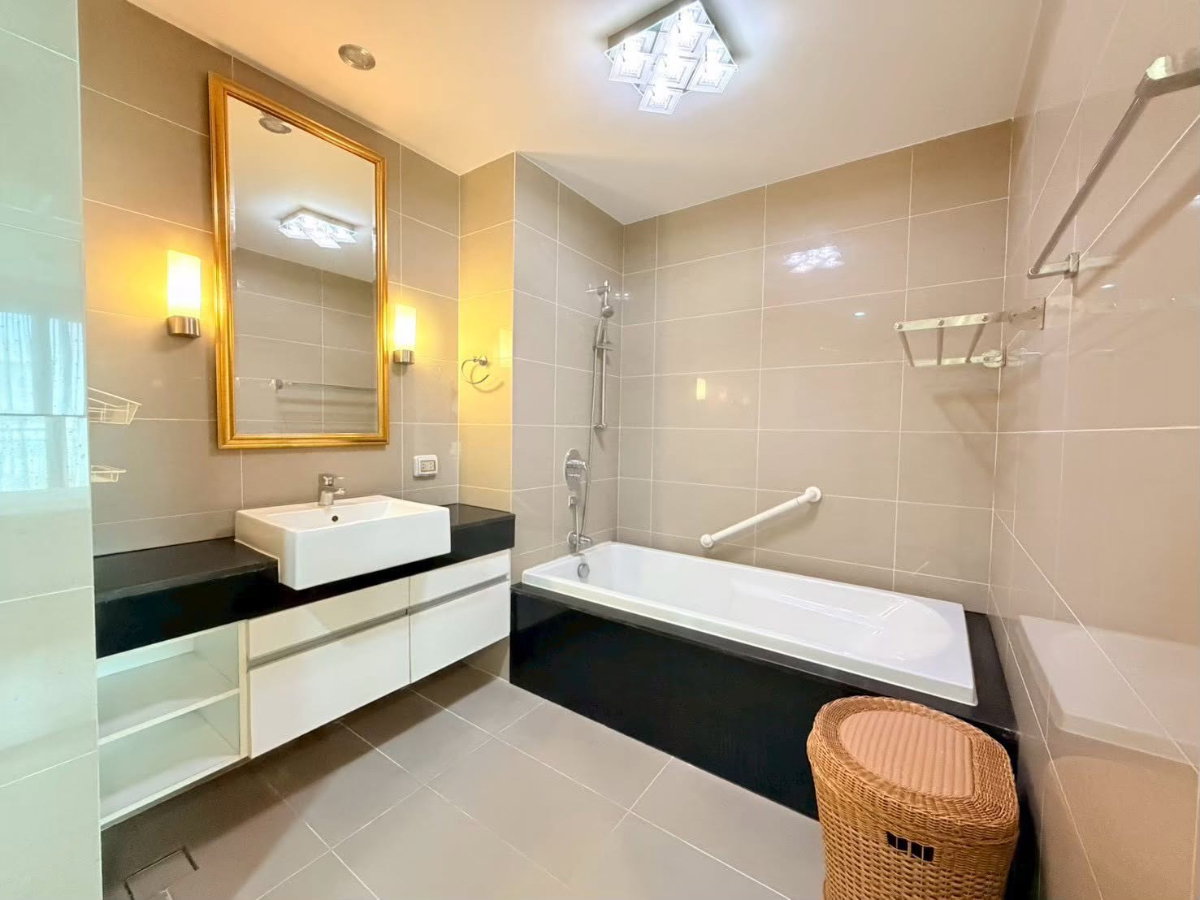 รูป ปล่อยเช่า คอนโด 3 ห้องนอน ตกแต่ง Luxury : Supalai Wellington : ใกล้ MRT ศูนณ์วัฒนธรรม และใกล้ ใกล้จุด ขึ้น-ลง ทางด่วนศรีรัช - รูปที่ 17/19