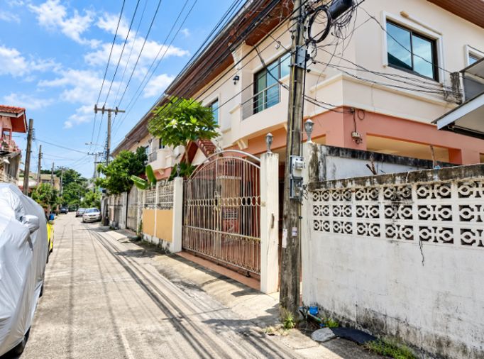ขายบ้านเดี่ยว 5 ห้องนอน 210 ตร.ม. 36 ตร.ว. เขตพระโขนง