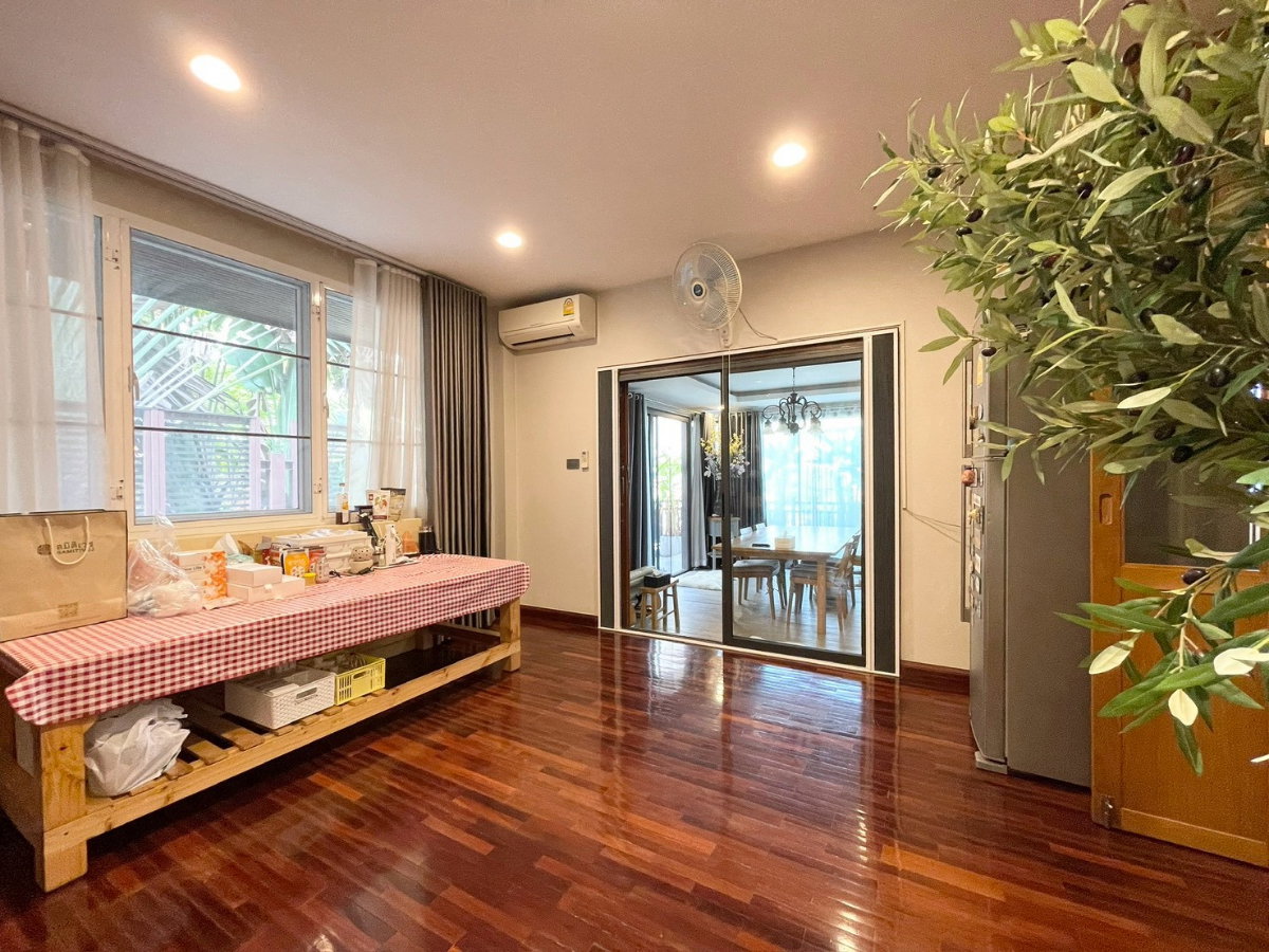 รูป ให้เช่า บ้านเดี่ยว 3 ชั้น ทองหล่อ 25 | ที่ดิน 112 ตร.ว. | พื้นที่ใช้สอย 420 ตร.ม. | 5 ห้องนอน | ใจกลางทองหล่อ - รูปที่ 37/40