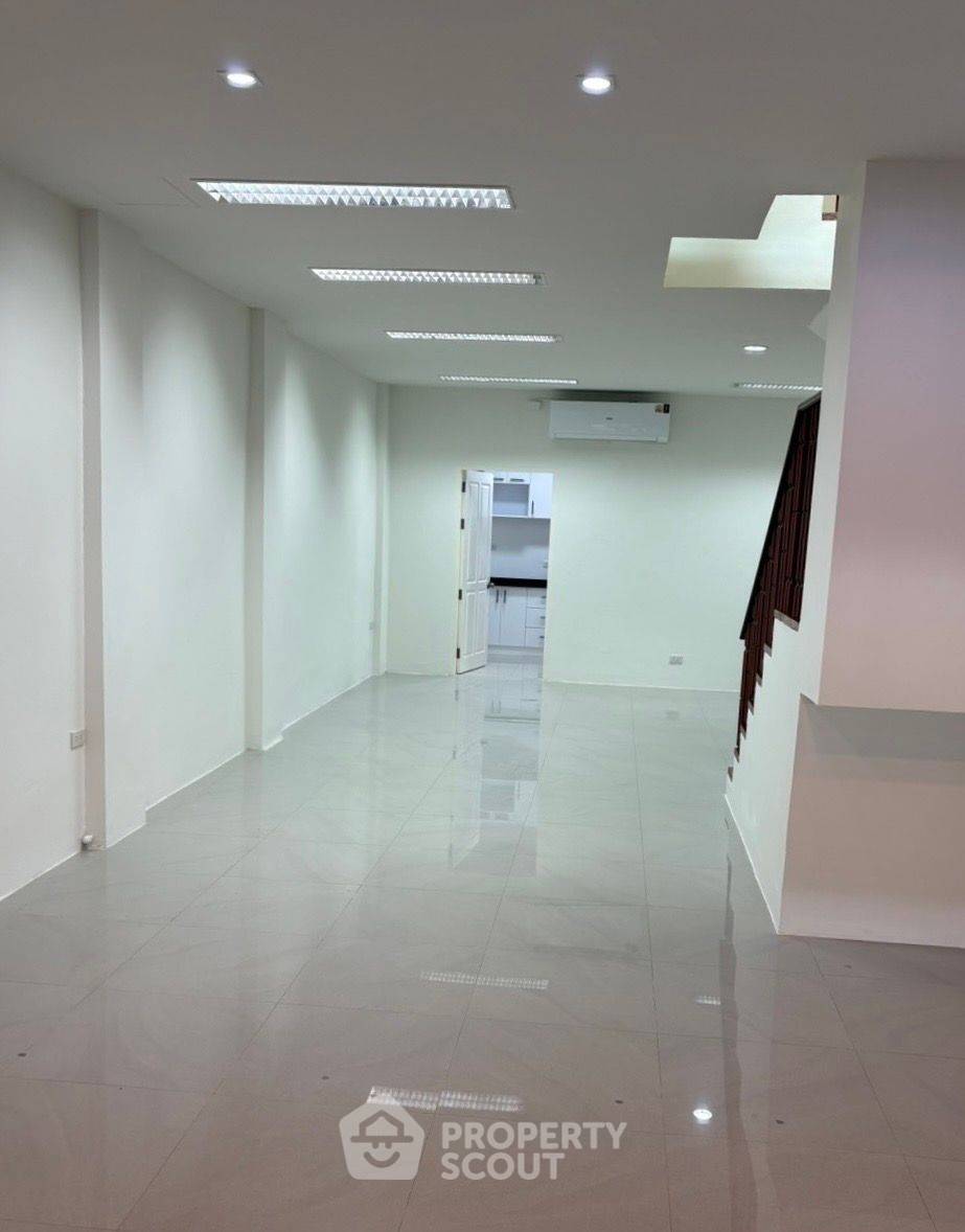 ให้เช่าทาวน์โฮม 4 ห้องนอน 400 ตร.ม. 100 ตร.ว. บ้านกลางเมืองมอลติ - คาโล