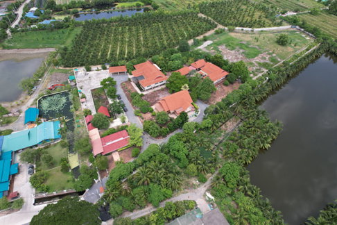 ขายที่ดิน 10 ไร่ (ผังสีชมพู) ทำเลทองนาดี สมุทรสาคร พร้อมบ้านหรู 3 หลัง พร้อมประกอบธุรกิจทันที!