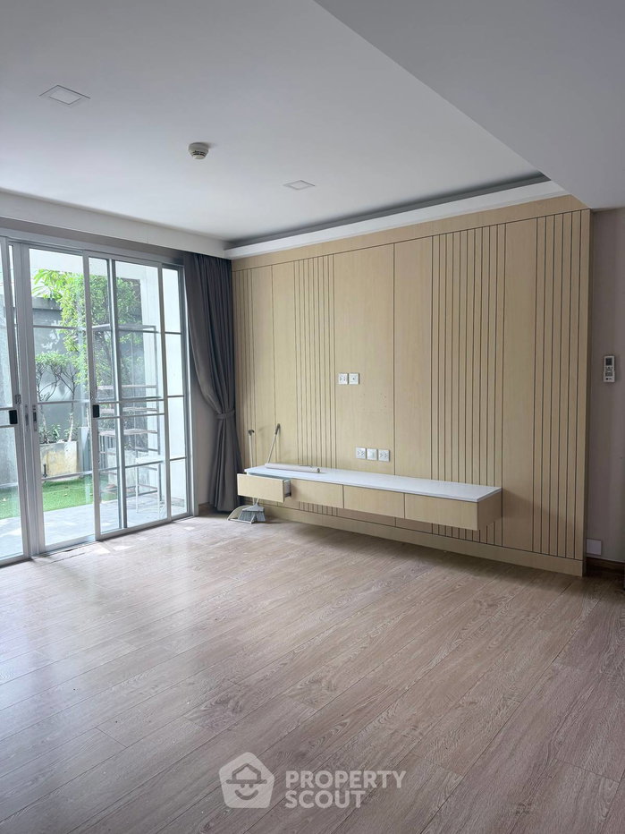 picture 2-BR Condo At Maestro 39 Sukhumvit 39 Near BTS Phrom Phong (ID 3300942) - 7/12