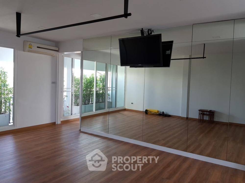 รูป คอนโด 3 ห้องนอน 650 ตร.ม. Prompak Gardens ใกล้ BTS พร้อมพงษ์ (ID 1032317) - รูปที่ 37/48