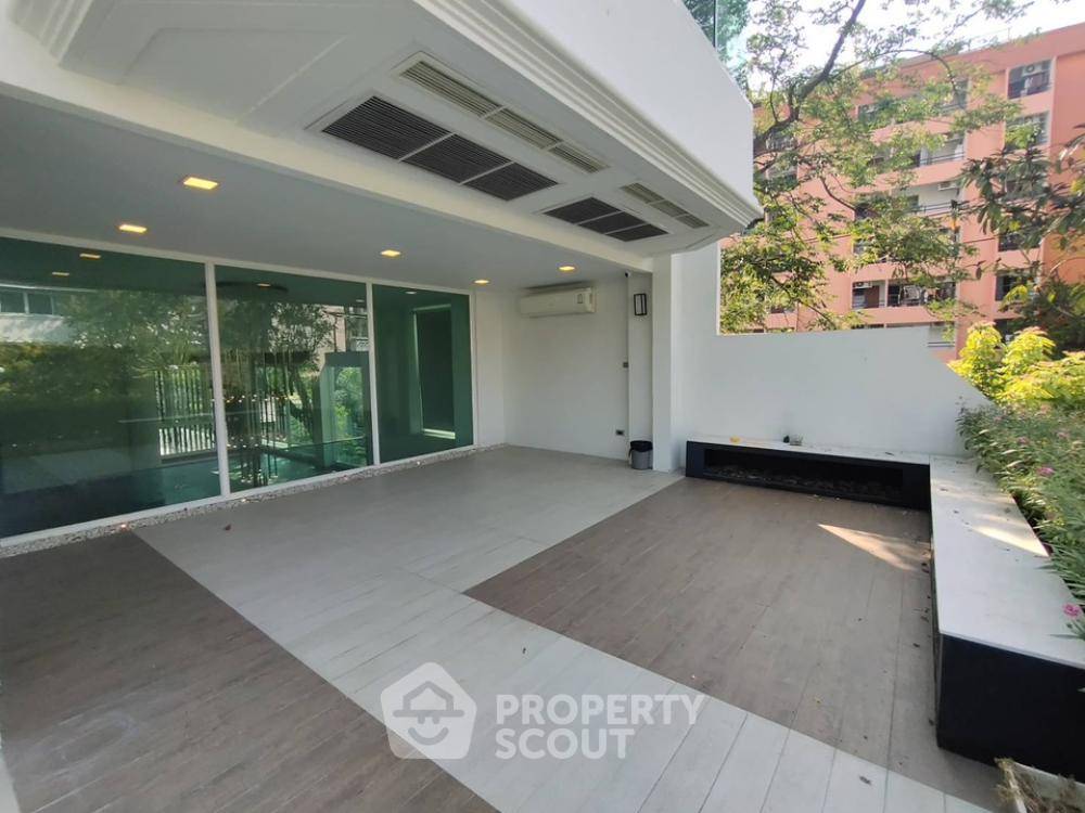 รูป คอนโด 3 ห้องนอน 650 ตร.ม. Prompak Gardens ใกล้ BTS พร้อมพงษ์ (ID 1032317) - รูปที่ 44/48