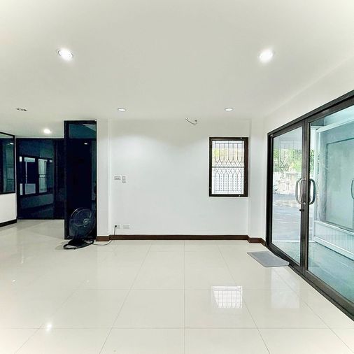 ให้เช่าบ้านเดี่ยว 8 ห้องนอน 96 ตร.ว. เขตบึงกุ่ม