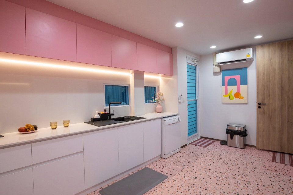รูป บ้านพร้อมสระว่ายน้ำ รีโนเวทใหม่ เข้าอยู่ได้เลย บนถนนพัฒนาการ - รูปที่ 9/18