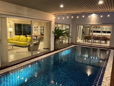 Pool Villa วิวพาโนราม่า ใจกลางเมือง @พัฒนาการ