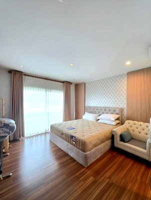 บ้านเดี่ยวให้เช่า : บ้านเดี่ยว ตกแต่งสวย ใกล้พืชสวนโลก โลตัสพลัส 