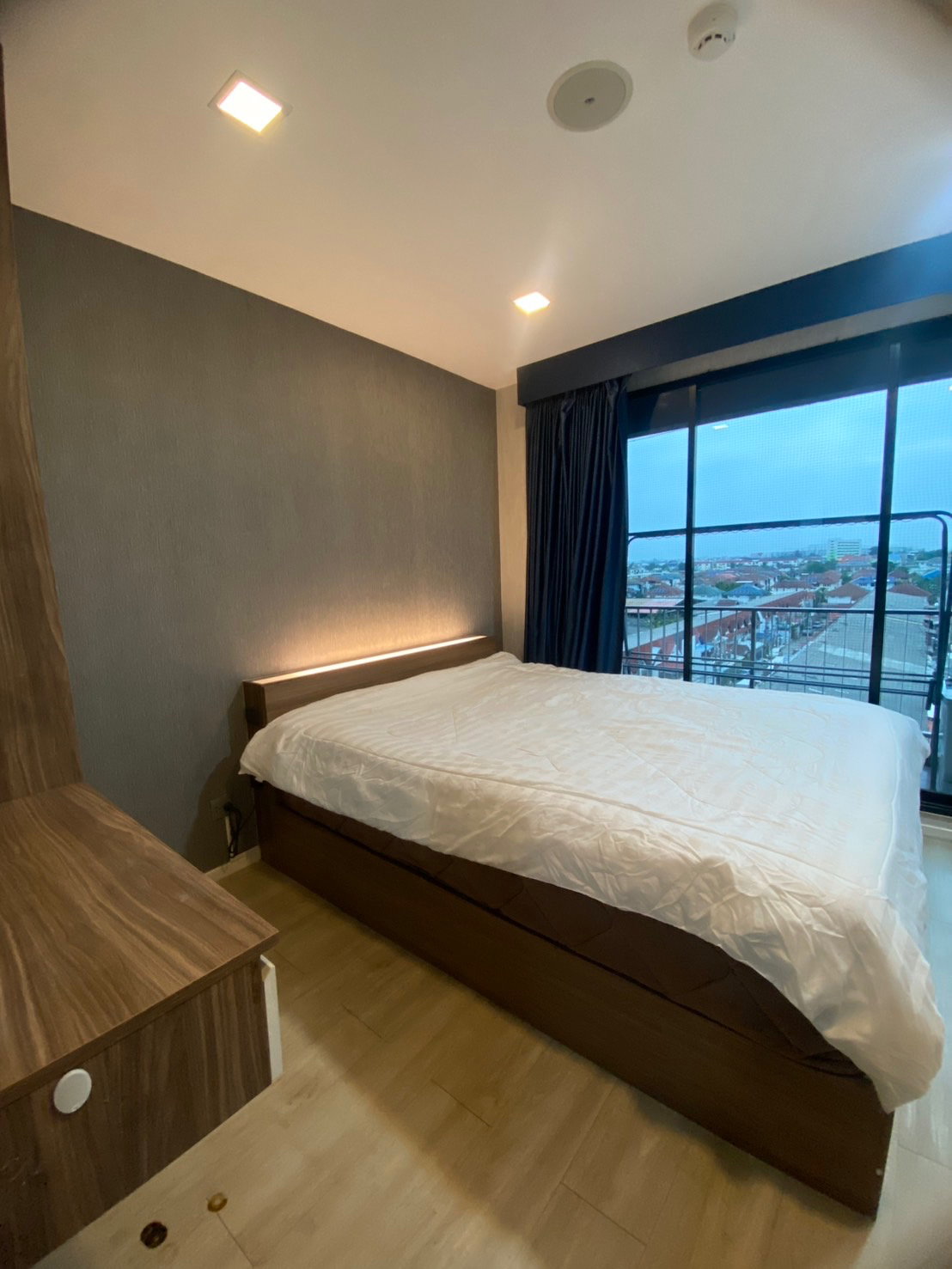 T302 ให้เช่าคอนโด Atmoz Lardprao71 (แอทโมซ ลาดพร้าว71) ทำเลดี ห้องมุม มีWalk-in Closet ห้องสวย เฟอร์ครบ มีเครื่องซักผ้า