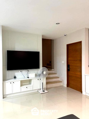 Townhouses for rent Bangkok : 3-BR Townhouse at Nirvana Define Rama 9 in Suan Luang (ID 3306483)