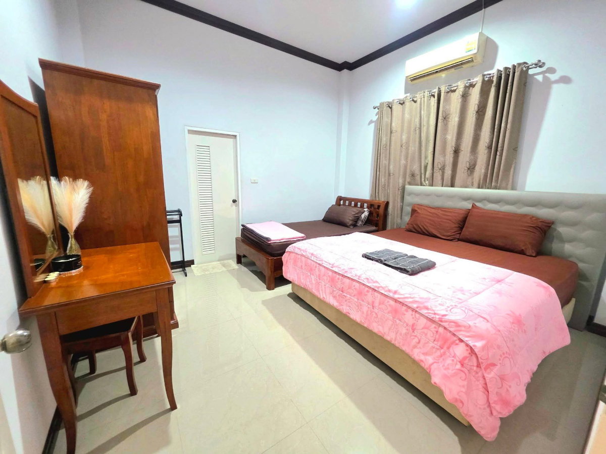 รูป ให้เช่ารายวัน บ้านสวยหลังใหญ่ แอร์ทั้งหลัง พักได้ 10 ท่าน - รูปที่ 10/11