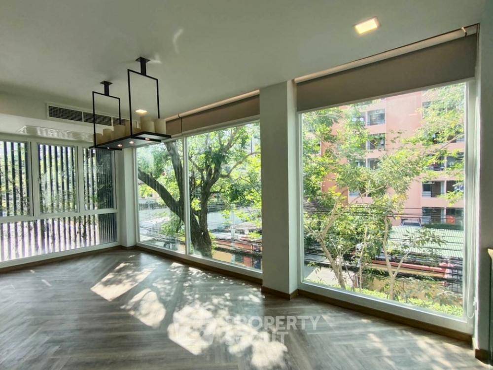 รูป คอนโด 3 ห้องนอน 650 ตร.ม. Prompak Gardens ใกล้ BTS พร้อมพงษ์ (ID 1032317) - รูปที่ 30/48