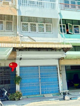 NakhonPathom 3.5-story commercial building located at the Wat Klang Intersection Phet Kasem Bo Phlap
