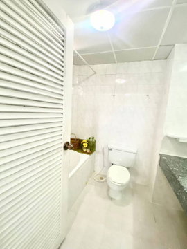 MN009553 | 1 ห้องนอน | 1 ห้องน้ำ | MRT Phetchaburi | 50 ตร.ม. | 16,000 บาท/เดือน | ชั้น 8 — Rin House กรุงเทพฯ