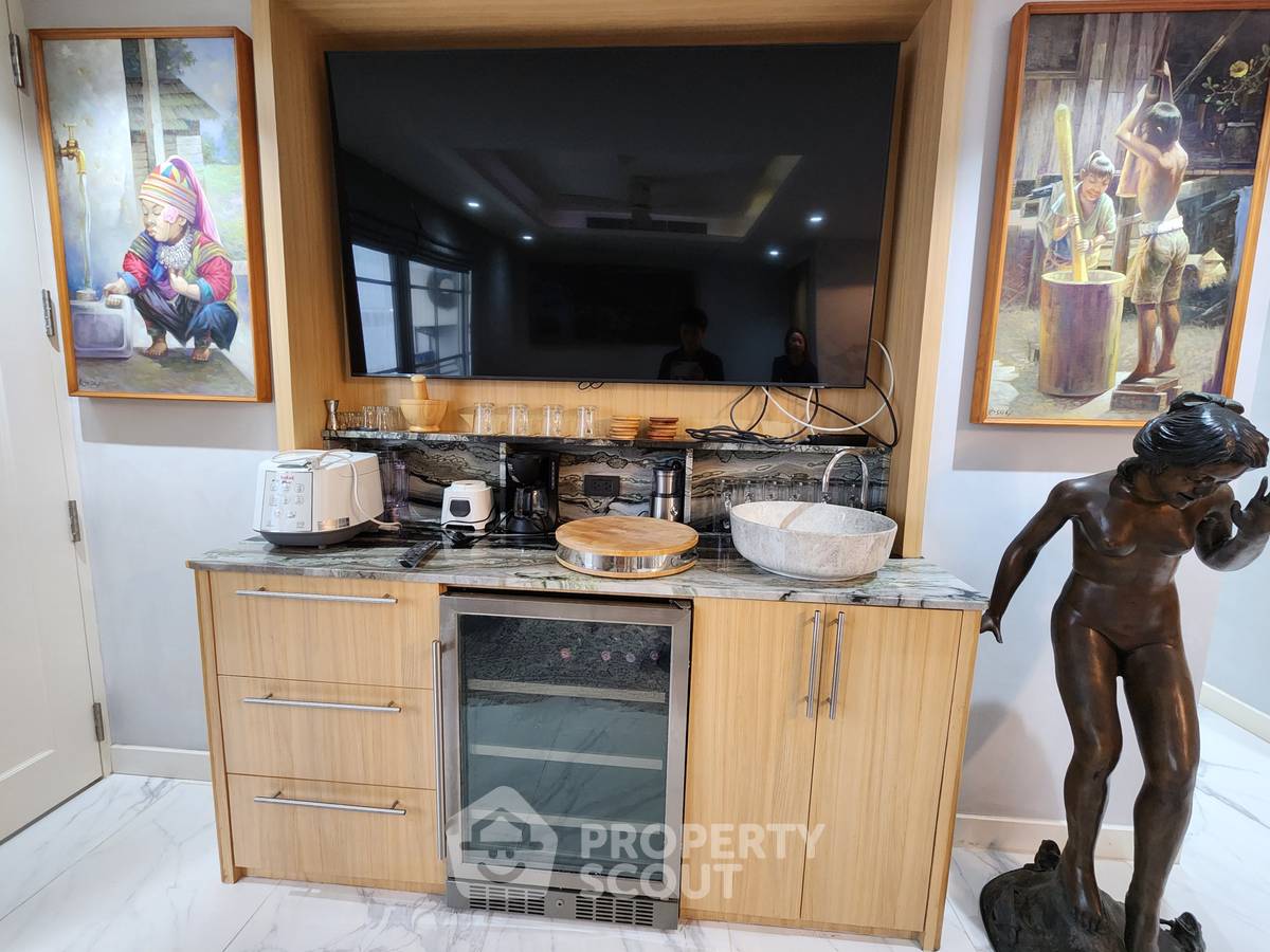 picture Well-Priced 2-BR Condo At Baan Thanon Sarasin near BTS Ratchadamri (ID 2297112) - 2/9