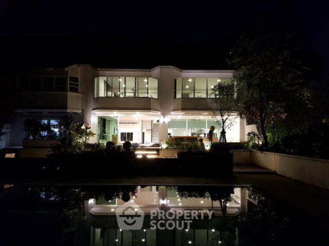 650 Sqm 3-BR At Prompak Gardens Condominium Near BTS Phrom Phong (ID 1032317)