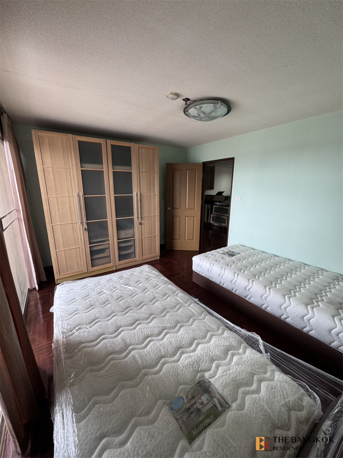 picture Master View Executive Place Hurry, big discount is ending! - 8/10