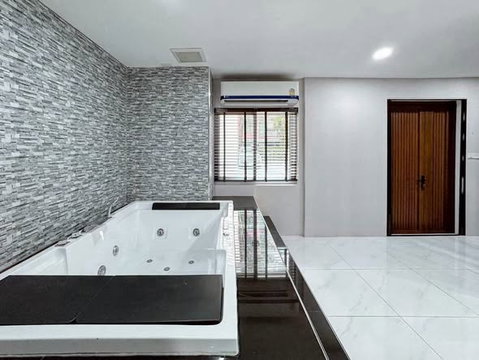 AA681266 | 1Bed | 1Bath | BTS Udom Suk | 32sqm | THB 18,000/mo | Fl.3 — The Sky Sukhumvit Sukhumvit