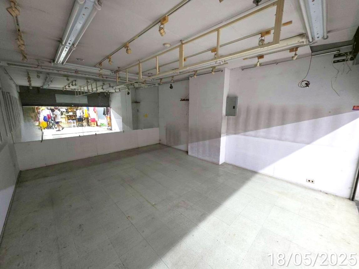 picture OFFICE 23.63 Sq.w. Pom Prap Sattru Phai Bangkok for 3.3M - 11/19