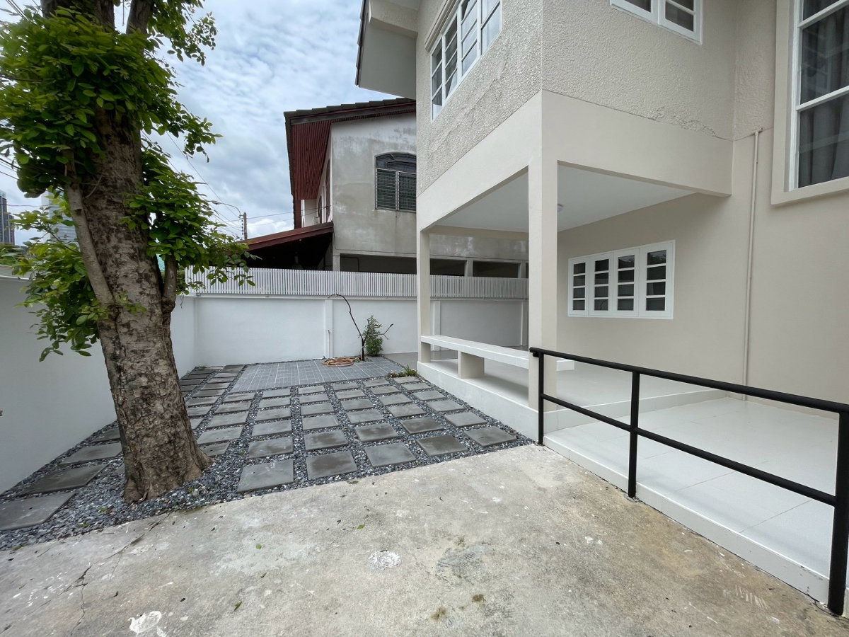 รูป ให้เช่า บ้านเดี่ยว หมู่บ้านอุทยานทอง แจ้งวัฒนะ–ปากเกร็ด 19 | 200 ตร.ม. | 4 ห้องนอน + ห้องอเนกประสงค์ | จดทะเบียนบริษัทได้ - รูปที่ 2/30
