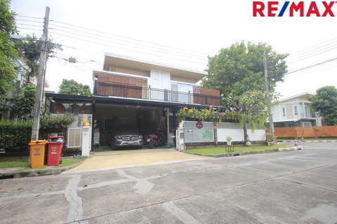 บ้านเดี่ยวคาซ่าวิลล์สุขุมวิท103 เฉลิมพระเกียรติร.๙ซ.22 บ้านรุ่นใหญ่ตกแต่งต่อเติมพร้อมอยู่ ทำเลเด่นหลังมุมตรงข้ามสวน หลังแรกหน้าโครงการ 71.7วา คุ้มสุดๆ