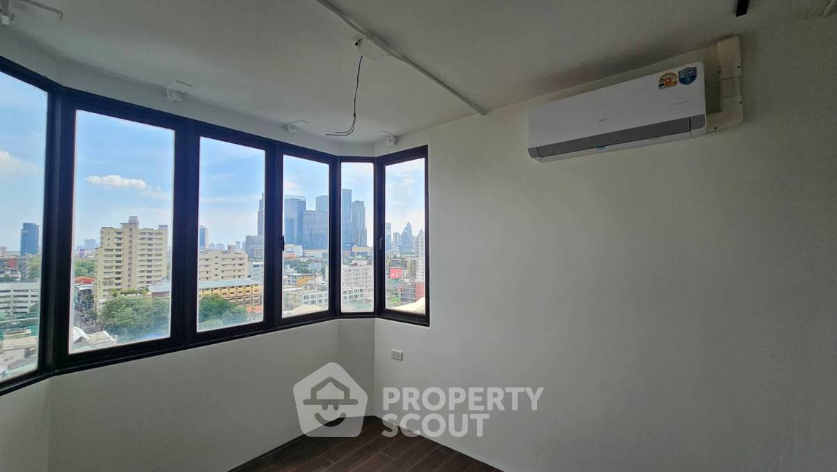 picture Unique 4 Bedroom Bachelor Pad with Dance Pole (ID 3315940) - 9/20