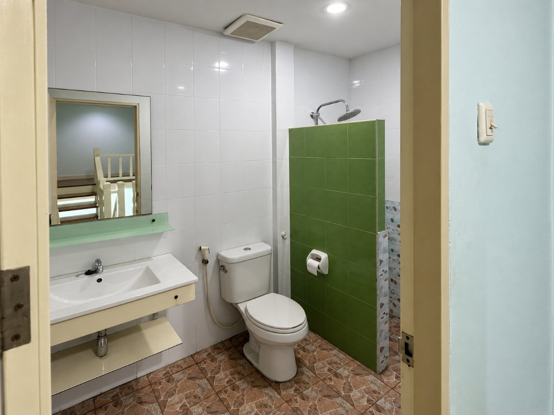 picture Best Value 3BR Sai Mai Townhouse 3.83% Below Market - U6713808 - 11/16