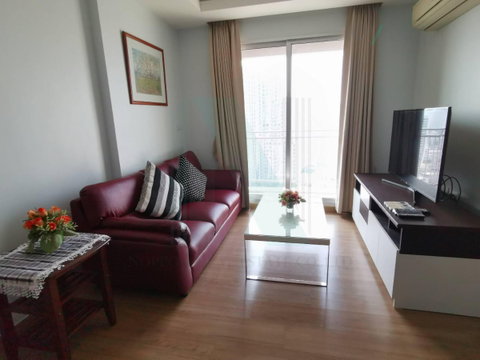 Condo for rent, True Thonglor Building 1, 26th floor, 2 bedrooms, 66 sq m, near Bangkok Hospital.
