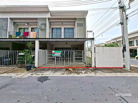 ทาวน์เฮ้าส์ 35.1 ตร.วา รัชธานี 11 ธัญบุรี ปทุมธานี 2.4M