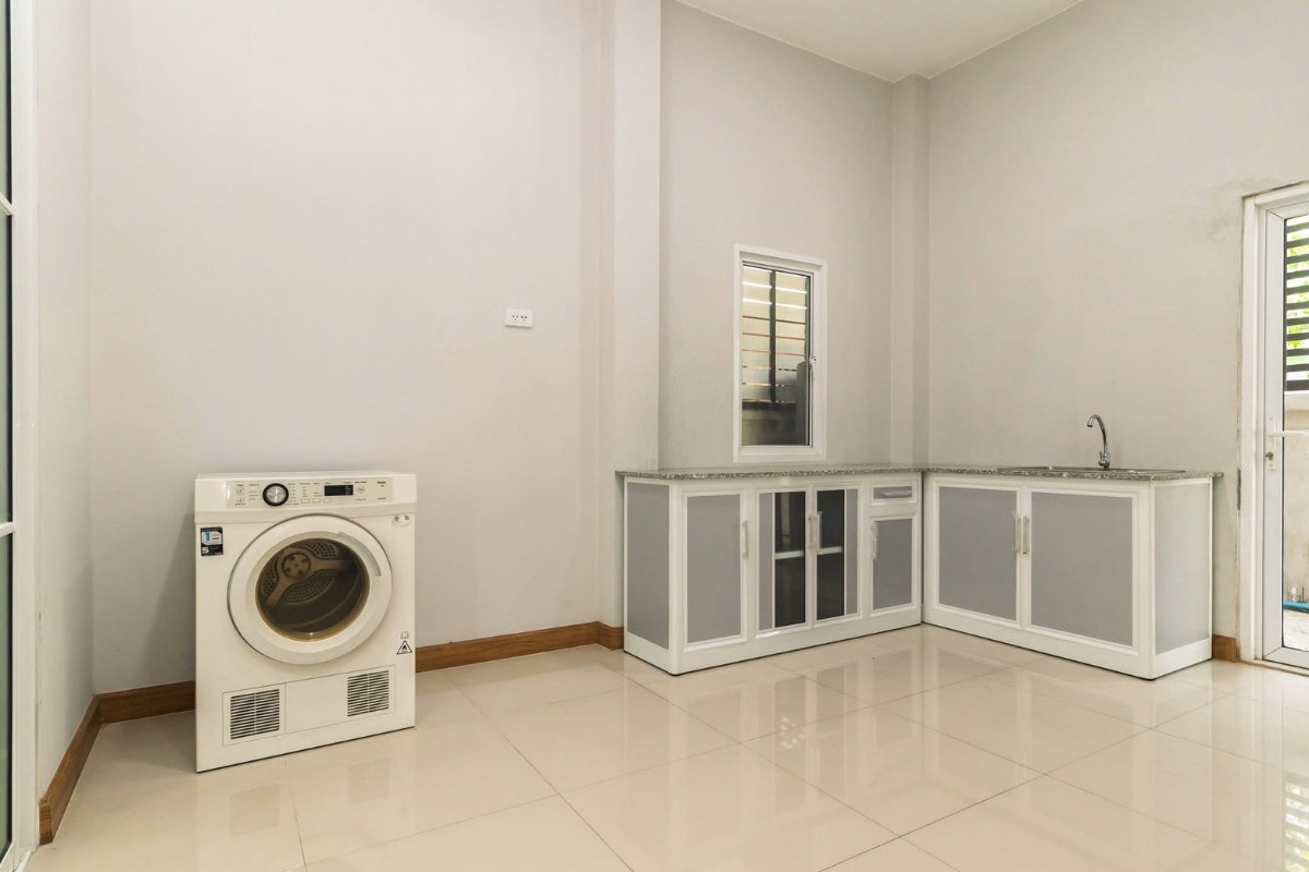 รูป 🏡บ้านเดี่ยวให้เช่า วัชรพล ซอย 3 หมู่บ้านลลิล อินเดอะพาร์ค วัชรพล–พหลโยธิน 4 ห้องนอน 3 ห้องน้ำ รีโนเวทใหม่ | เฟอร์นิเจอร์พร้อม | พื้นที่รอบบ้านกว้าง - รูปที่ 10/15
