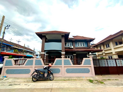 บ้านเดี่ยว กรุงเทพมหานคร : 🔥 ขายบ้านเดี่ยวหลังมุม 64 ตร.ว. เฉลิมพระเกียรติ ร.9 ซ.28 | 4 ห้องนอน | Solar Cell | จอดรถได้ 8 คัน | เพียง 5.5 ล้านบาท!