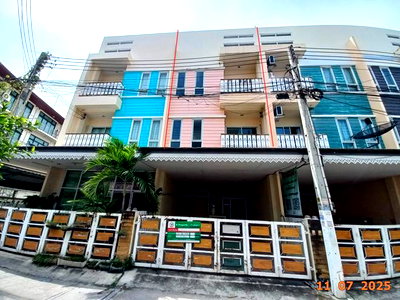 Townhouses for sale  Bang Saen Fish Market : TOWN HOUSE 20.6 Sq.w. Muang Chon Buri Chonburi for 4.8M