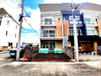 Townhouses for sale Ramintra Road : TOWN HOUSE 25.7 Sq.w. Bang Khen Bangkok for 3.3M