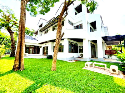 Houses for rent Bangkok : 			MRT Lat Phrao 1.02km. 3 Storey Corner Detached House w5 Beds  6Baths  For rent at 59,999 THB per month near Beaconhouse Yamsaard Ladprao          