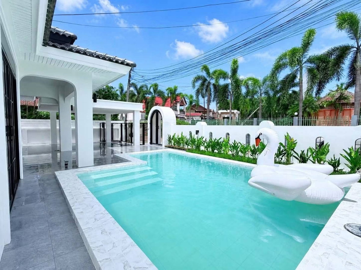รูป 🏘️HOT DEAL!ขายบ้านพูลวิลล่า หมู่บ้านพัทยาทรอปิคอล 2 | เฟอร์นิเจอร์ครบ พร้อมเข้าอยู่ | สนใจ@sacondo - รูปที่ 2/12