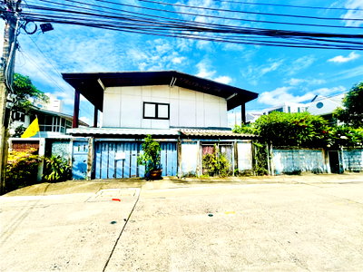 Land for sale IBM Building : Land for sale in Ari, Phahonyothin 8, size 84 square wa, corner plot.