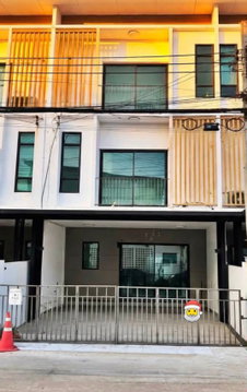 🏡 ให้เช่าทาวน์เฮาส์ 3 ชั้น โครงการ Patio ศรีนครินทร์–พระราม 9 4 ห้องนอน 3 ห้องน้ำ | 191 ตร.ม. | 2 ที่จอดรถ 💰 ค่าเช่าเพียง 20,000 บาท/เดือน