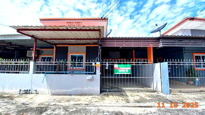 Townhouses for sale Chonburi : TOWN HOUSE 25.7 Sq.w. Phanat Nikhom Chonburi for 1.1M